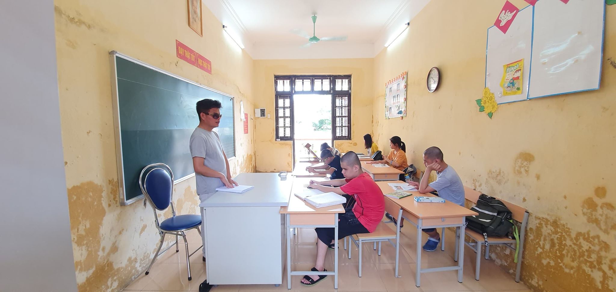 Nhà giáo, nhà văn khiếm thị giàu nghị lực
