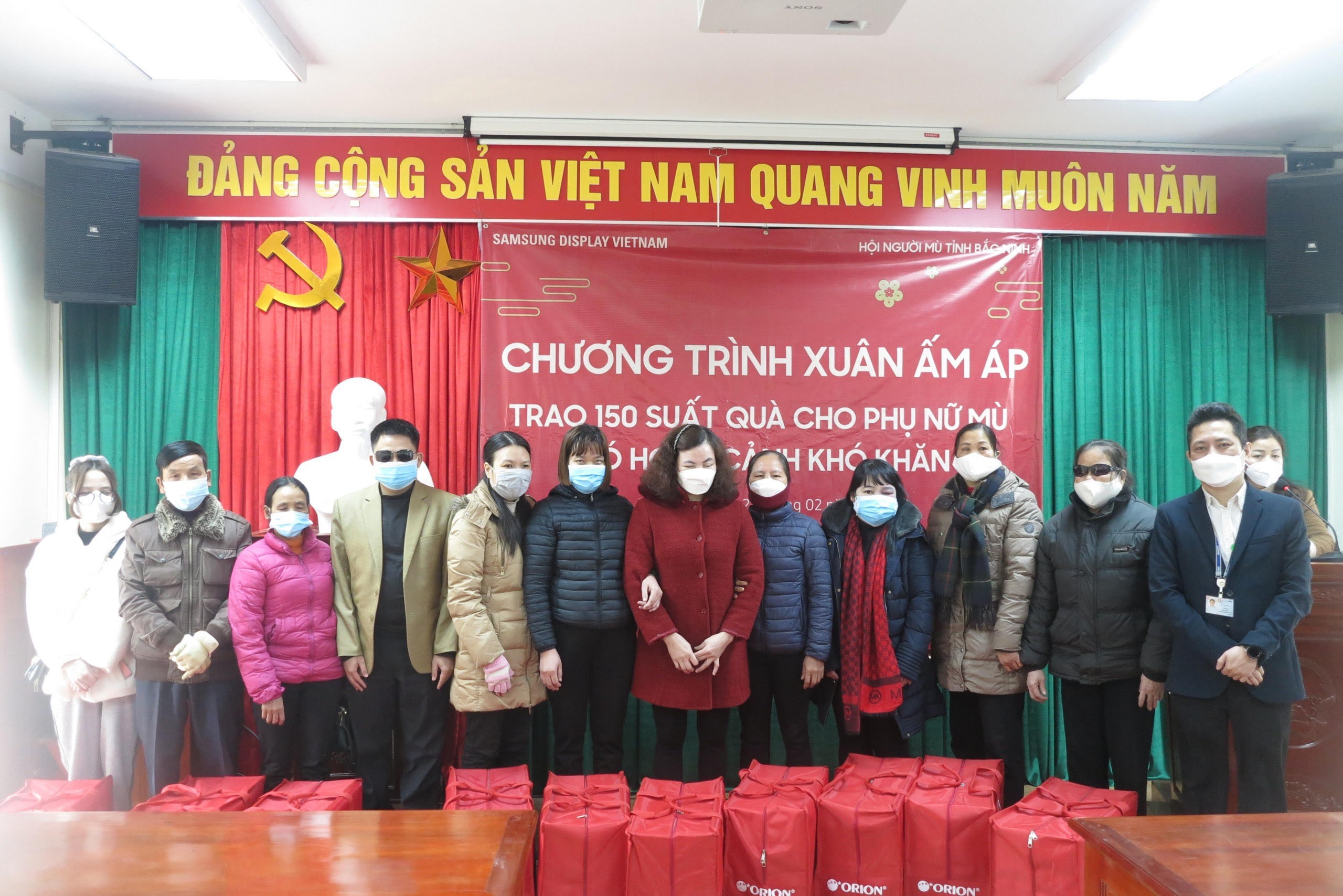 Hội Người mù tỉnh Bắc Ninh trao 150 suất quà cho phụ nữ mù khó khăn