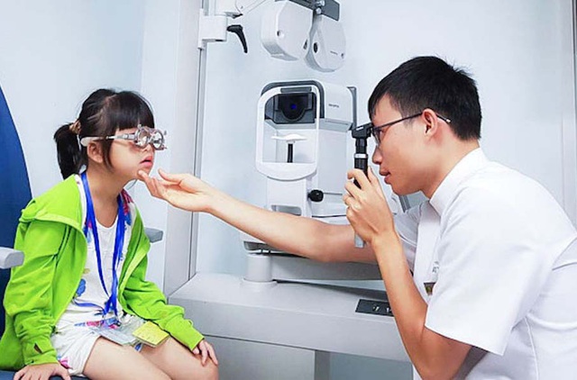 Tật khúc xạ học đường - Nỗi lo mỗi mùa khai giảng