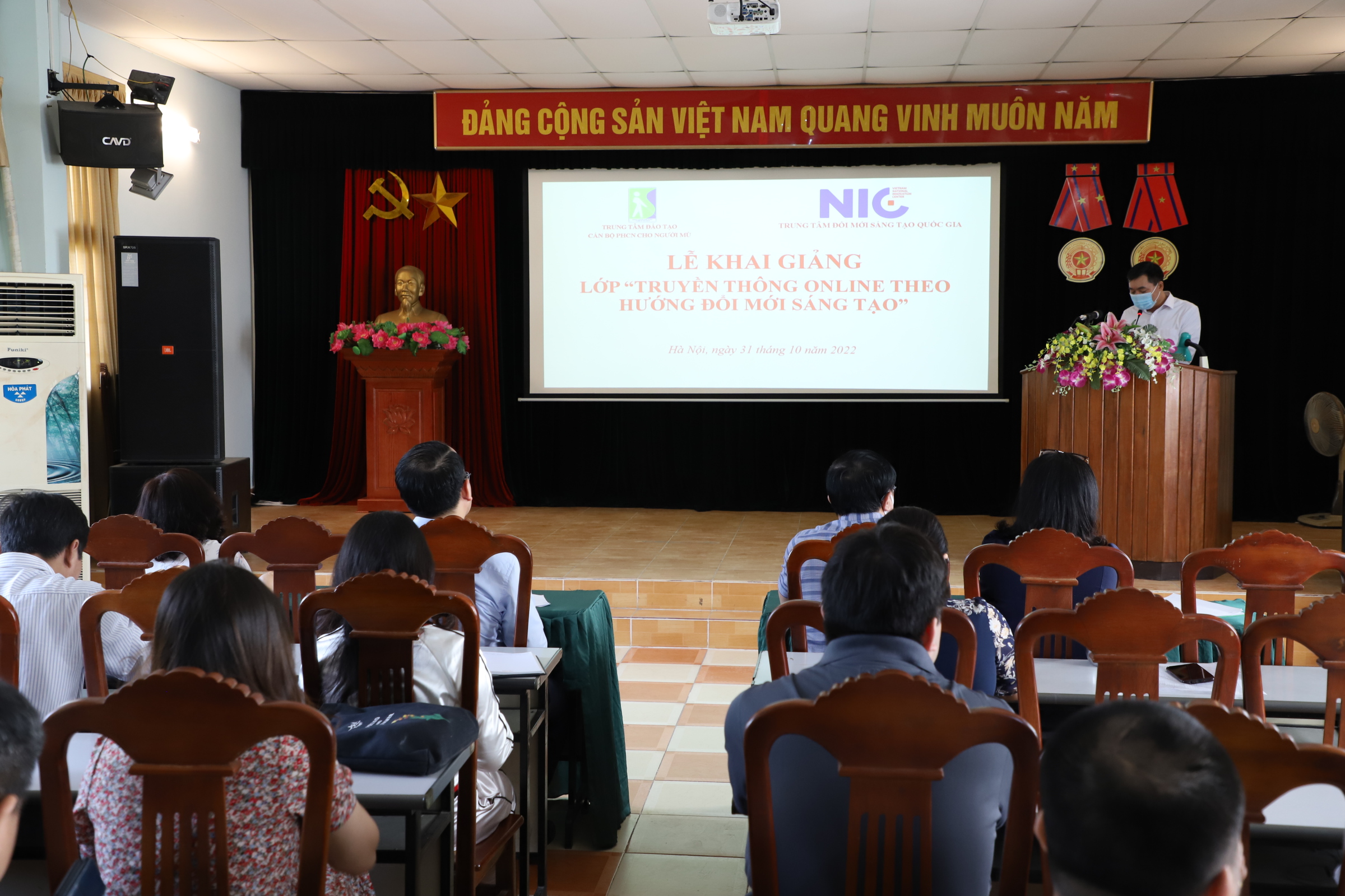 Trung tâm Đào tạo PHCN cho người mù khai giảng lớp truyền thông online theo hướng đổi mới sáng tạo 