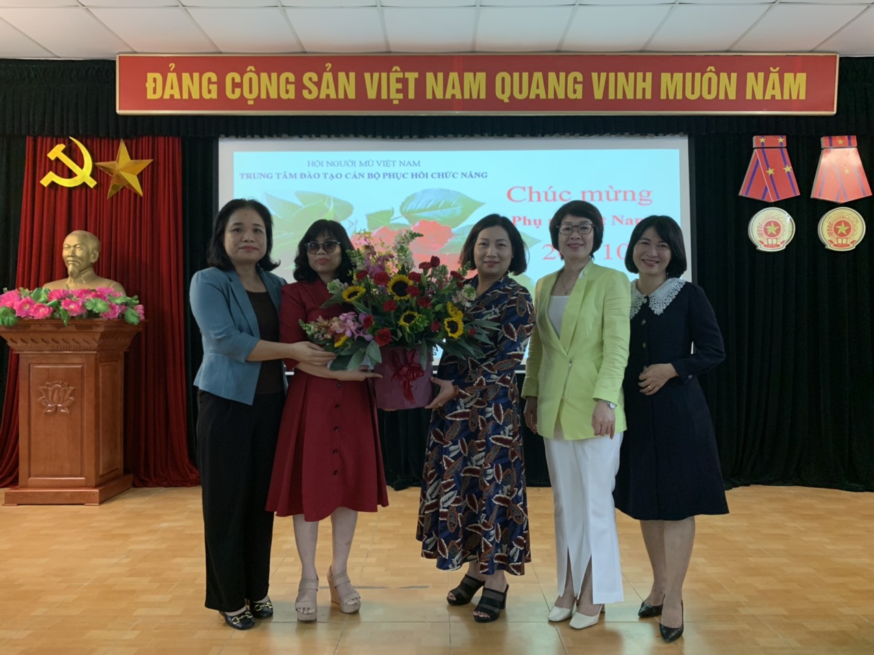 Trung tâm Đào tạo cán bộ PHCN cho người mù tổ chức tọa đàm kỉ niệm ngày Phụ nữ Việt Nam