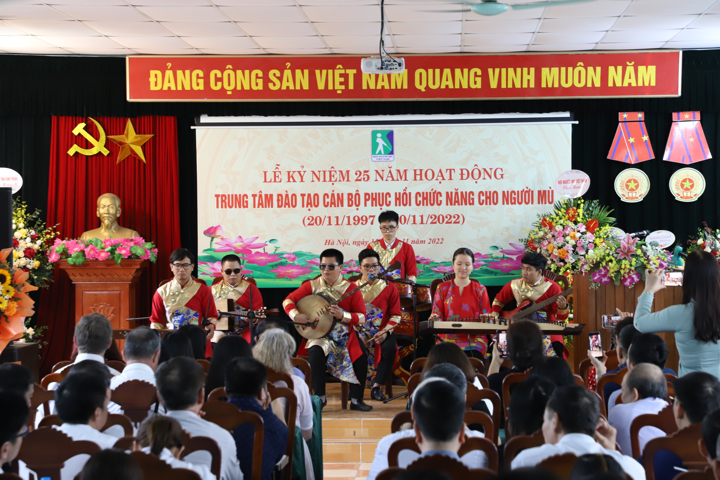 Trung tâm Đào tạo cán bộ PHCN cho người mù – 25 năm trưởng thành và phát triển