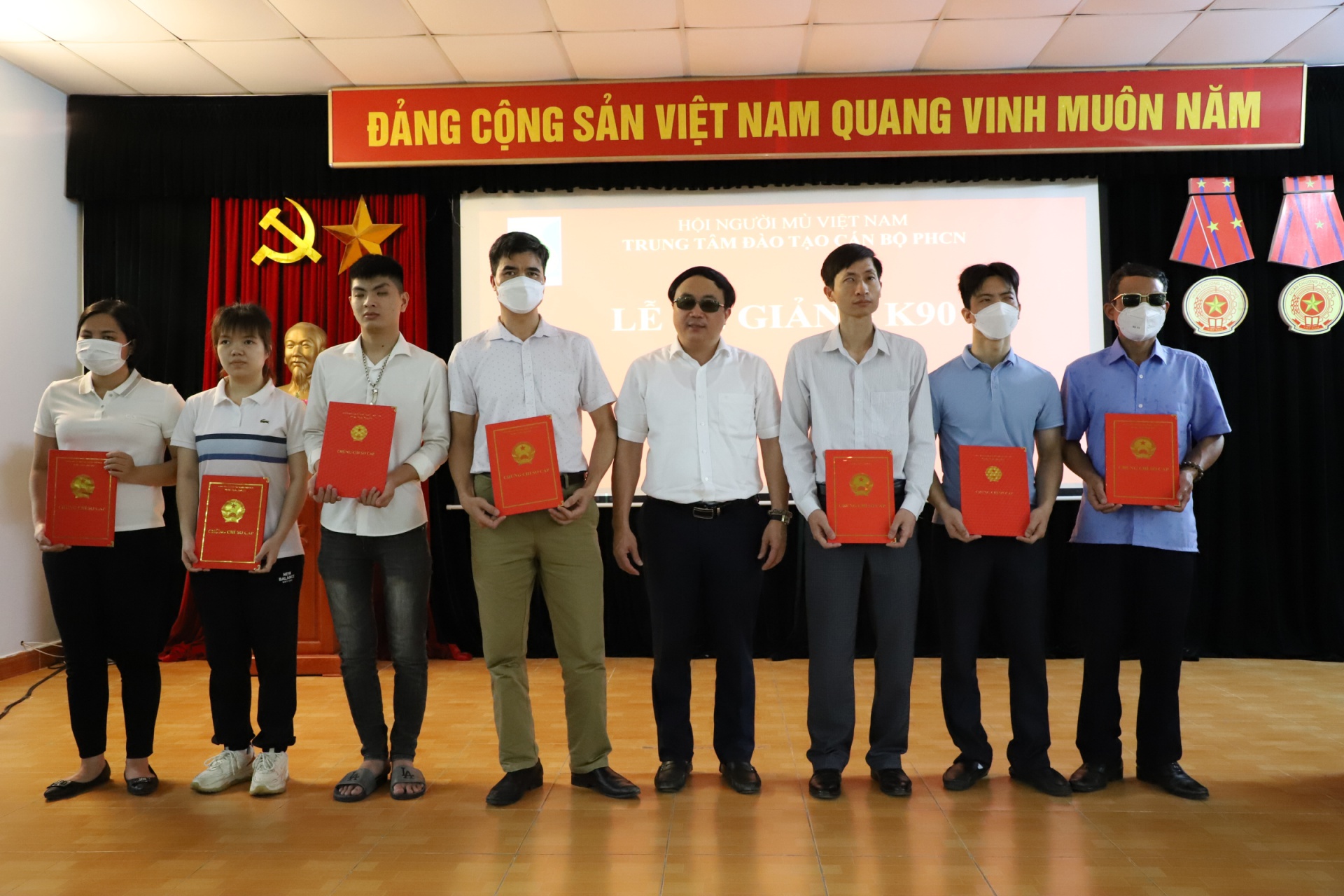 Trung tâm Đào tạo Cán bộ PHCN cho Người mù bế giảng khóa 90 