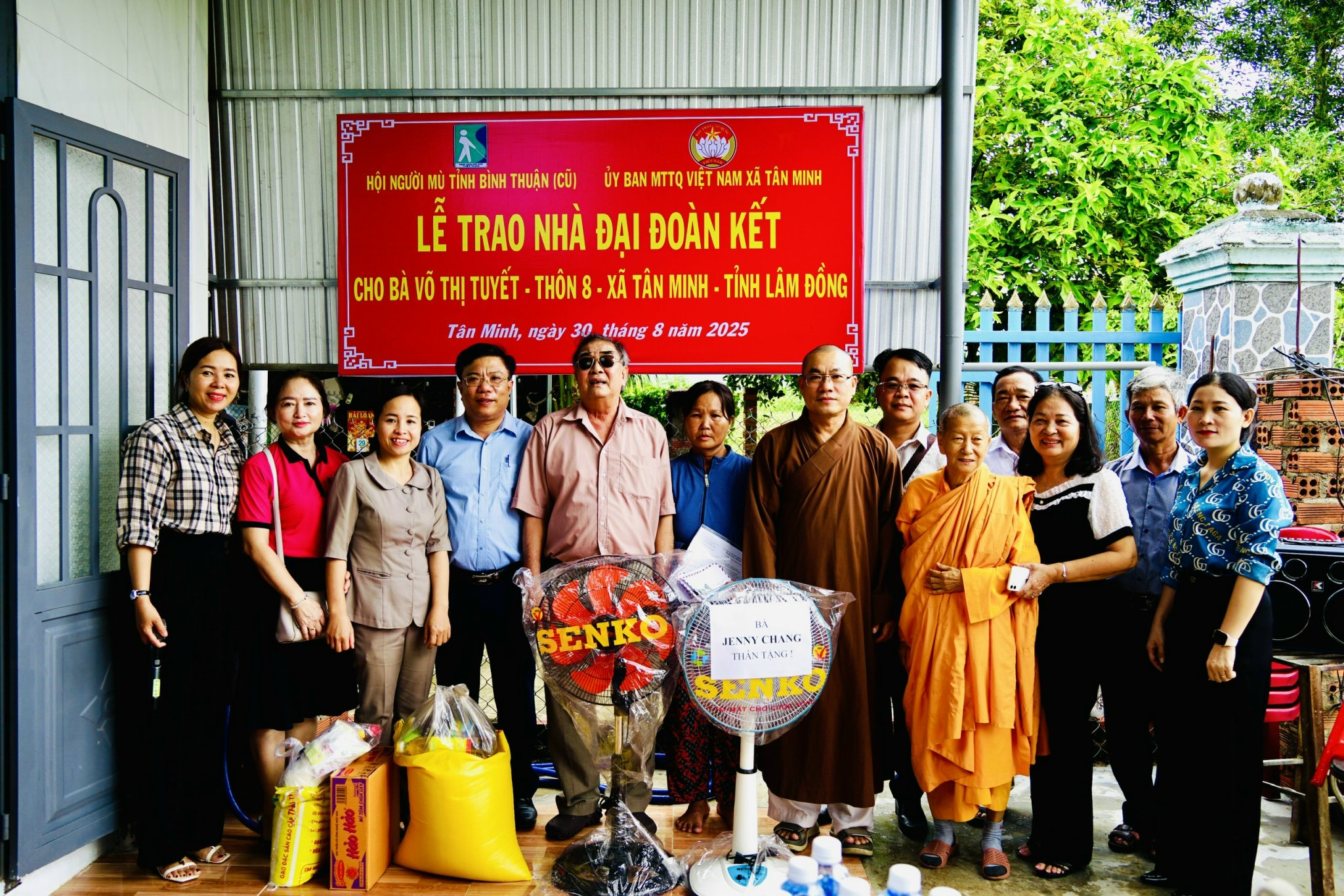 Hội Người mù Lâm Đồng: Trao nhà Đại đoàn kết cho hộ nghèo