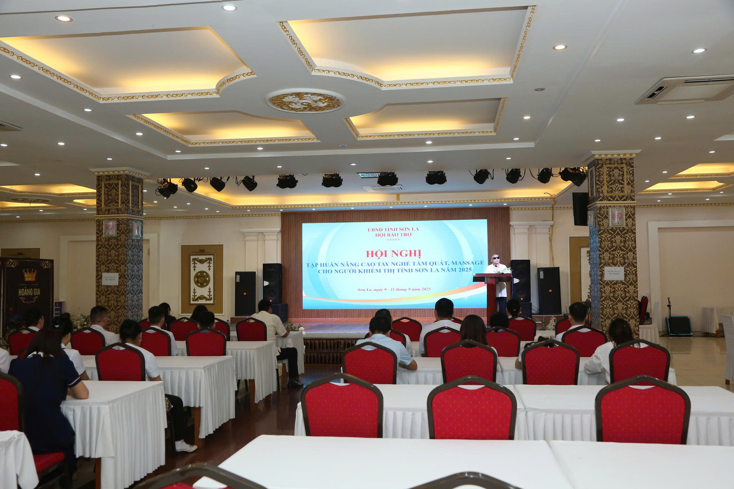 Tập huấn nâng cao tay nghề xoa bóp cho người mù tại Sơn La