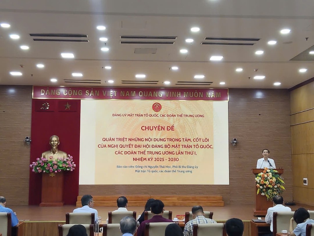 Chi ủy Hội Người mù Việt Nam tham dự hội nghị học tập, quán triệt các chuyên đề quan trọng của Đảng ủy Mặt trận Tổ quốc, các đoàn thể Trung ương