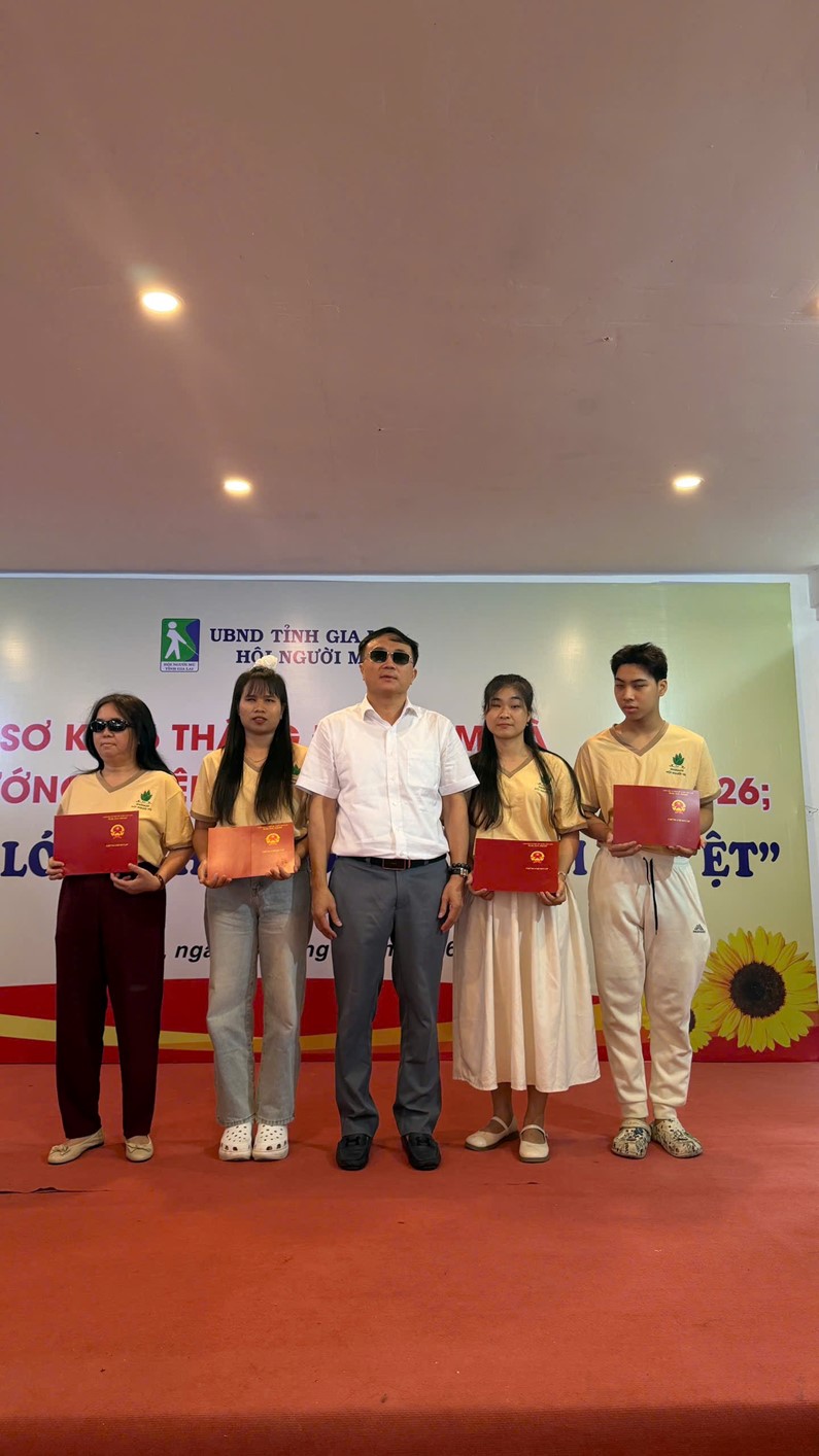 Hội Người mù tỉnh Gia Lai sơ kết công tác 6 tháng đầu năm và bế giảng các lớp đào tạo