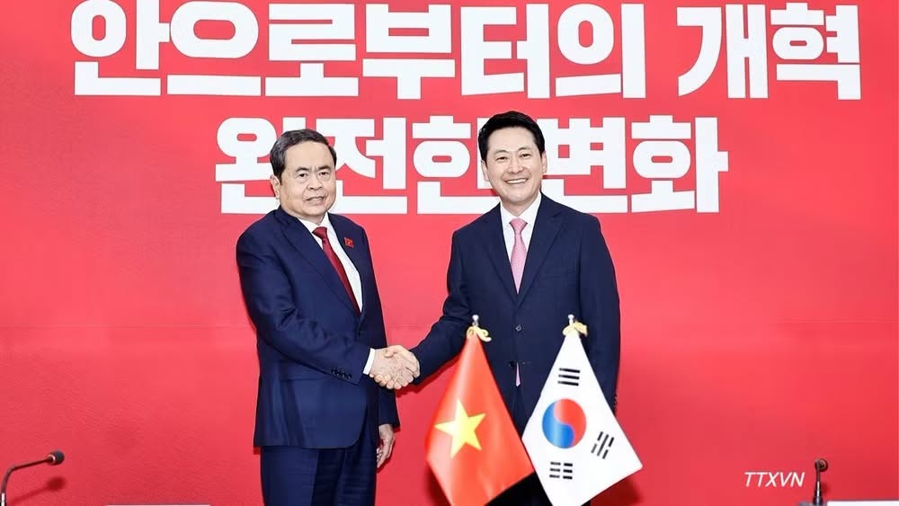 Chủ tịch Quốc hội Trần Thanh Mẫn tiếp Chủ tịch Đảng Sức mạnh Quốc dân Jang Dong Hyeok